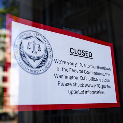 Carpools, side jobs and food banks: How feds working through the shutdown are navigating delayed pay