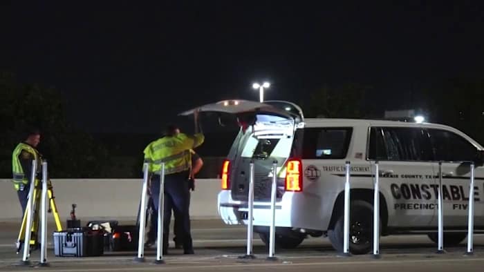 18-year-old dies after being hit by vehicle while walking on Sam Houston Toll Road