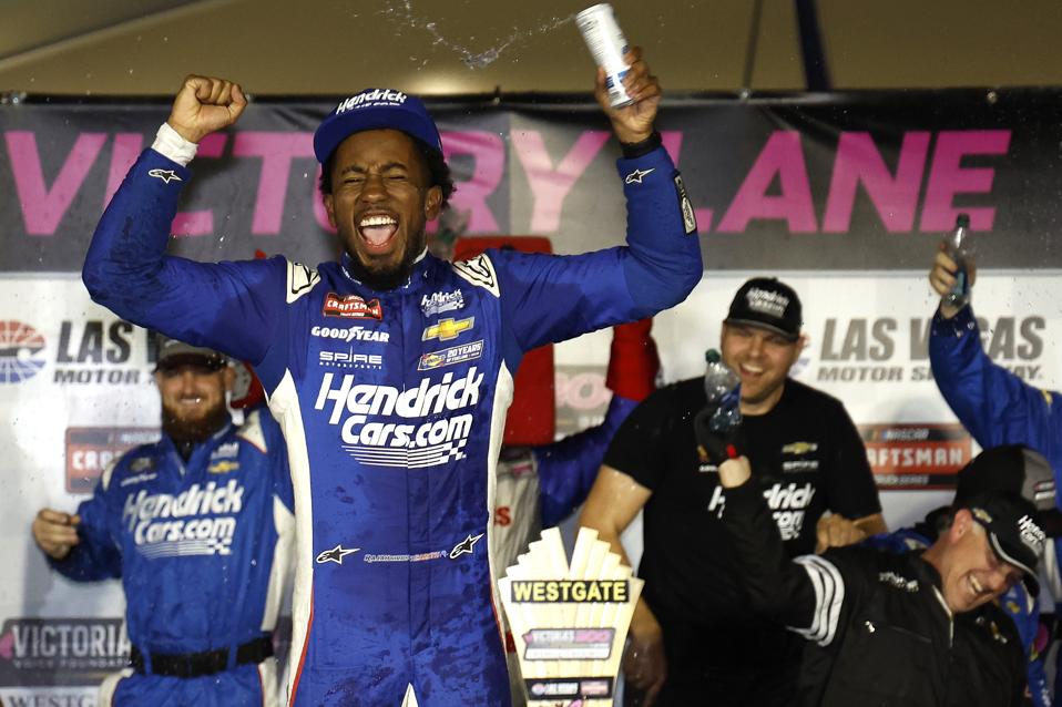 NASCAR Craftsman Truck Series Victoria's Voice Foundation 200