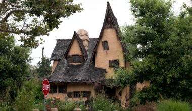 ‘Buffy’ Star Creates Enchanting Tour Of Los Angeles’ Spookiest Homes