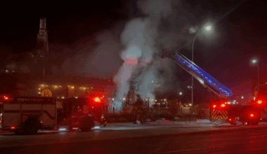 Winnipeg firefighters tackle blaze at downtown restaurant early Thursday - Winnipeg