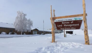 Thousands of federal workers in Oregon brace for first missed paycheck