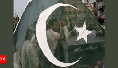 Pakistan’s economy collapsing? Public debt rises to $286.8 billion; debt-to-GDP ratio hits 70%