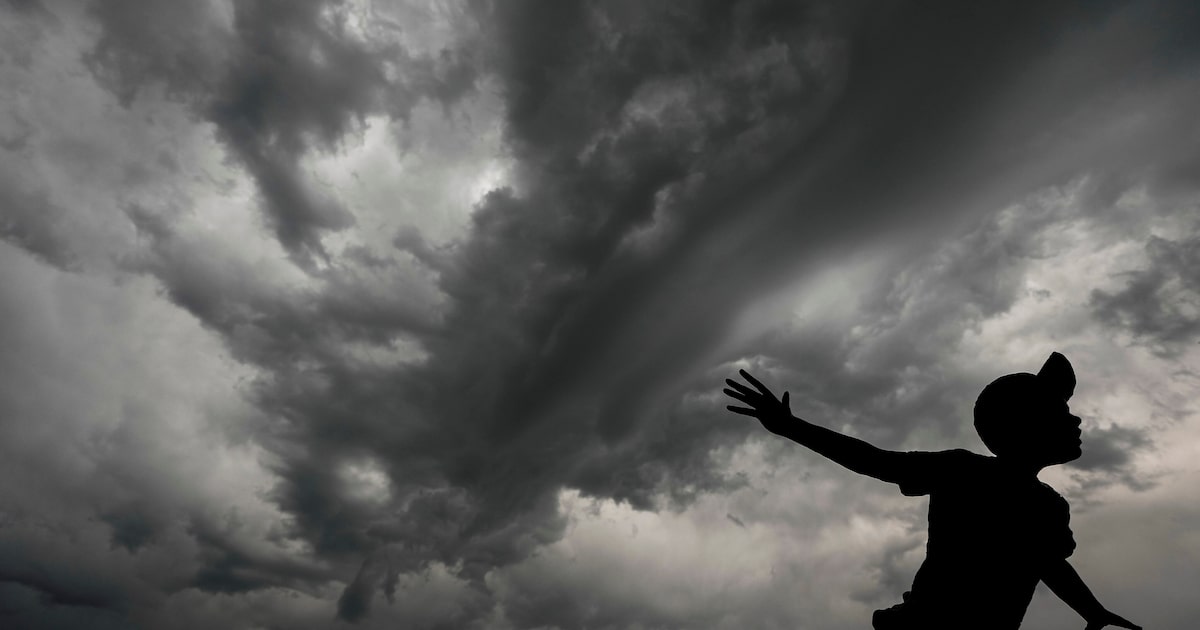 Storms rolling through North Texas on Saturday evening