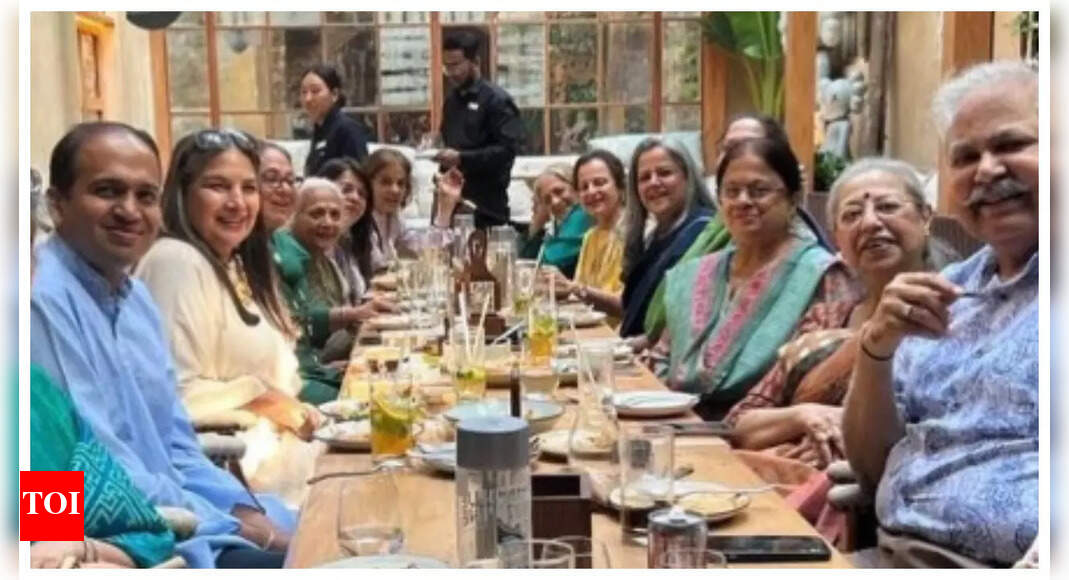 'Bichde sabhi baari baari...': Shabana Azmi remembers batchmate Satish Shah with a throwback photo, calls him a 'jovial soul' |