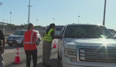 Houston Food Bank gives out goods ahead of possible SNAP shutdown Nov. 1