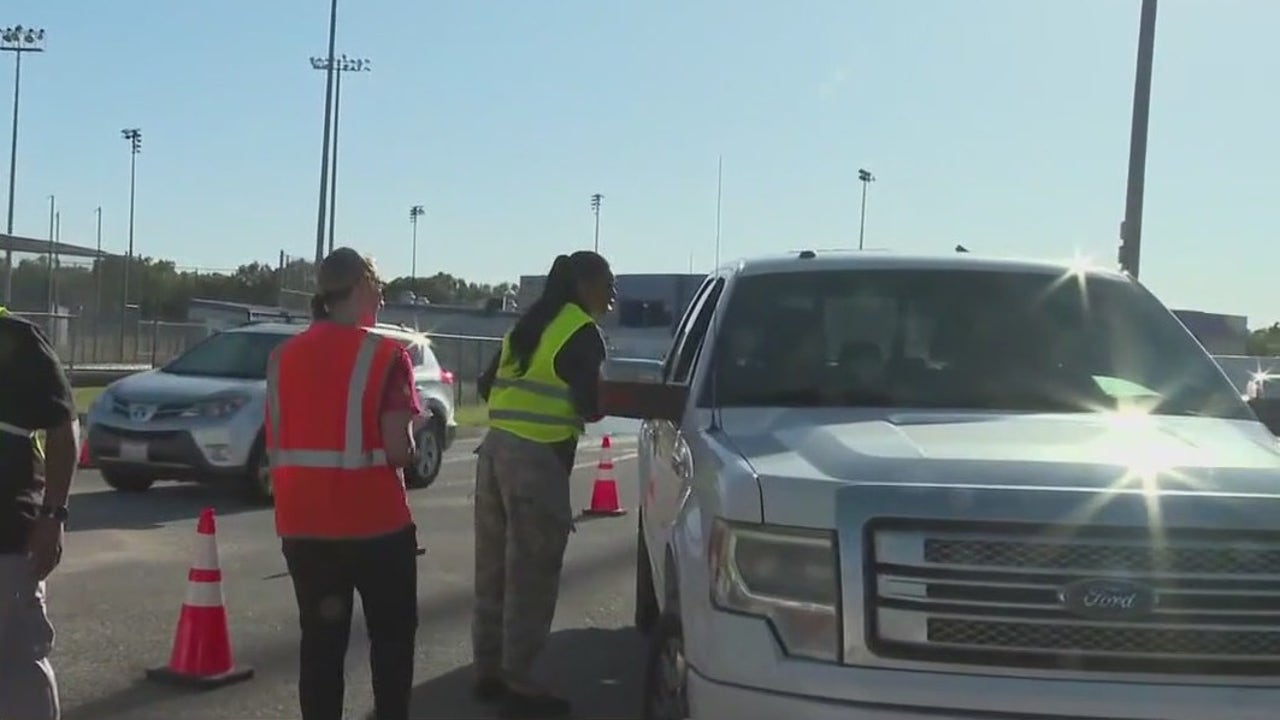 Houston Food Bank gives out goods ahead of possible SNAP shutdown Nov. 1