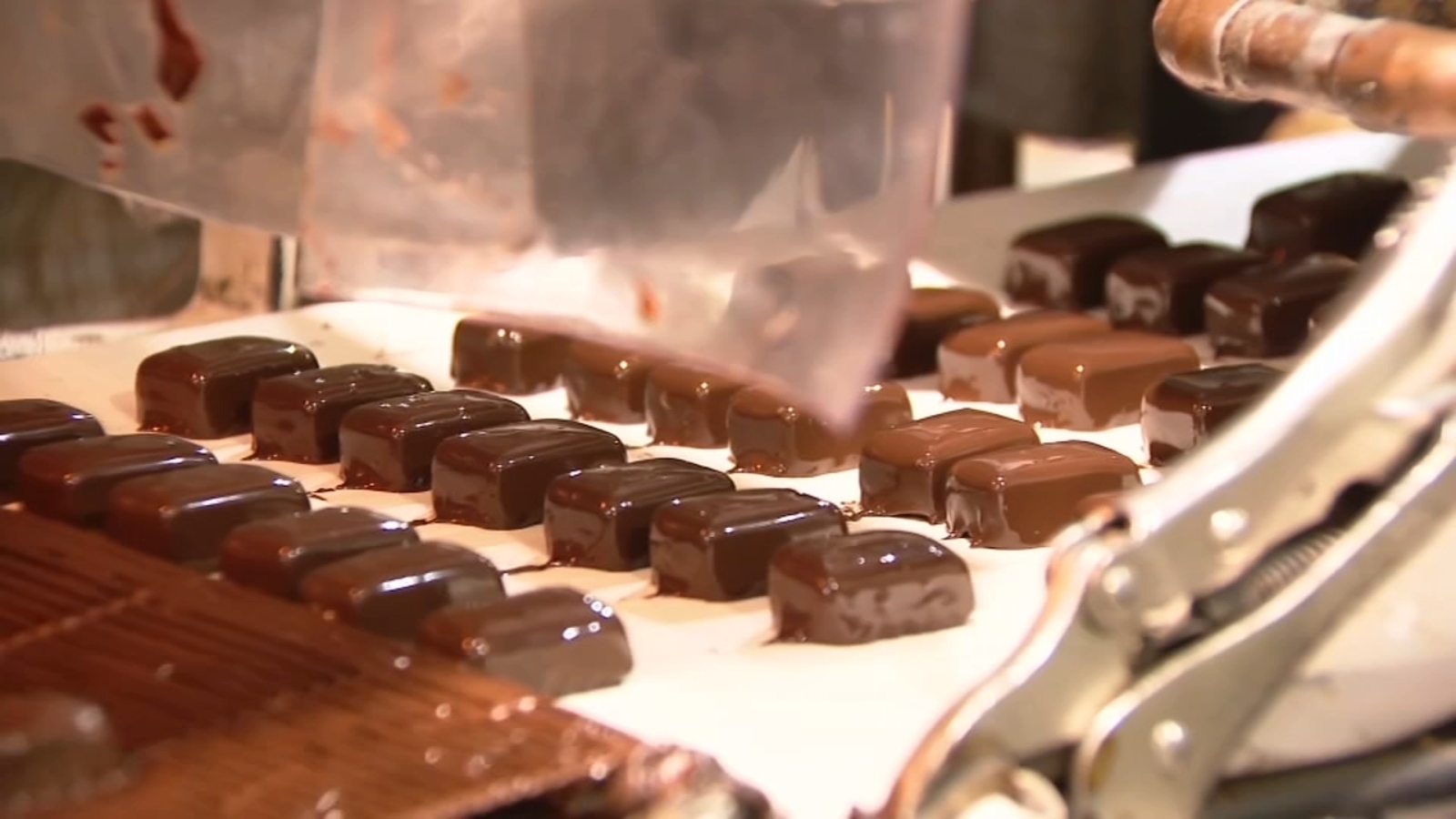 2025 Halloween candy prices soar; factors include Donald Trump tariffs, cocoa shortage and city of Chicago taxes