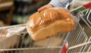 WA supermarkets facing bread shortages after Tip Top factory fire in Canning Vale