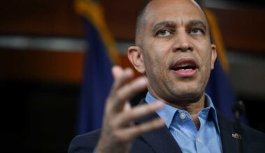 NYC Mayor’s Race: Hakeem Jeffries endorses Zohran Mamdani months after Democratic primary