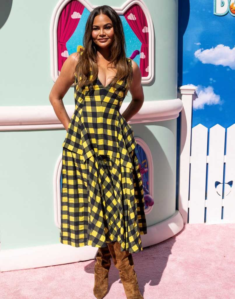 Chrissy Teigen and celebrities to join restaurant workers for One Fair Wage’s ‘Server for an Hour’ dinner in NYC