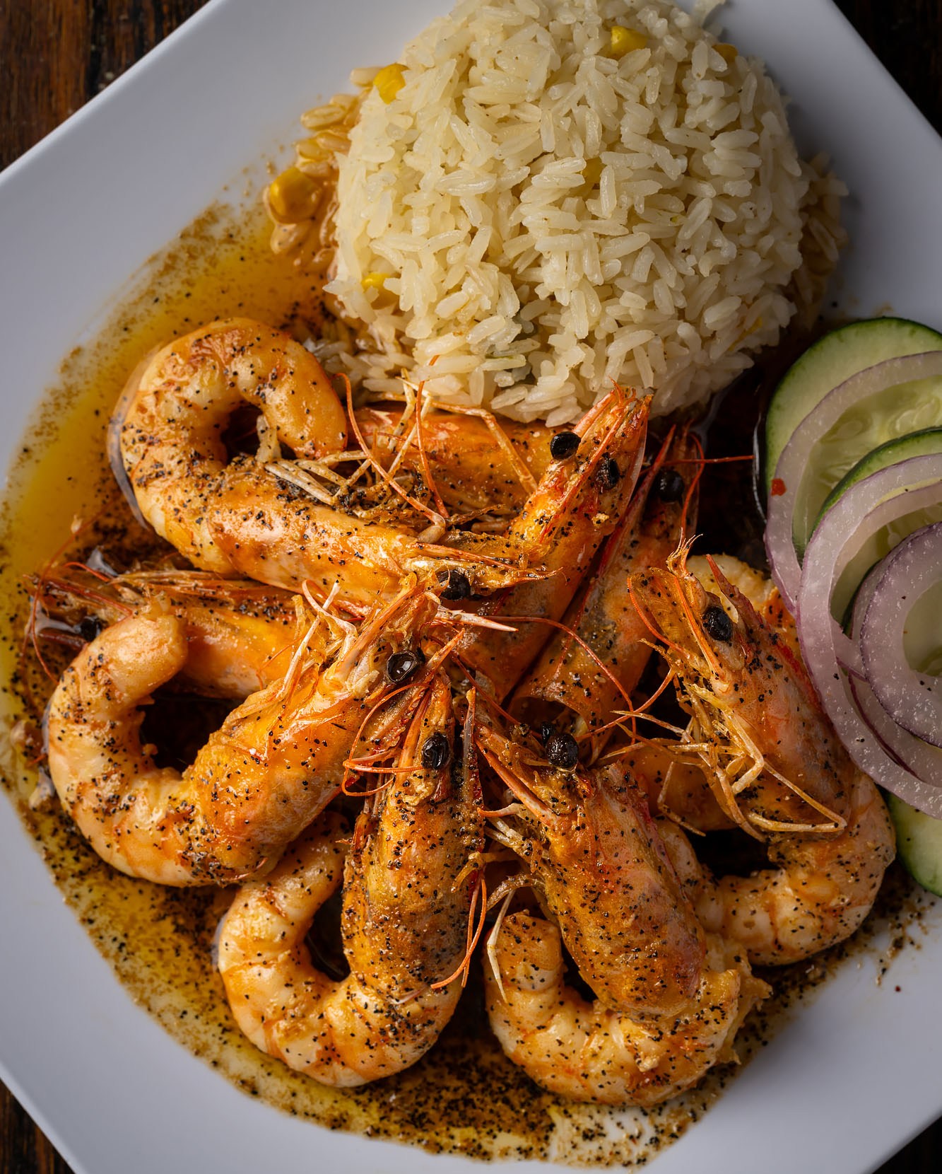 Shrimp with black pepper and rice.
