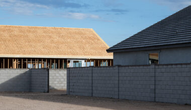 Phoenix subdivision builds move ahead, despite water concerns
