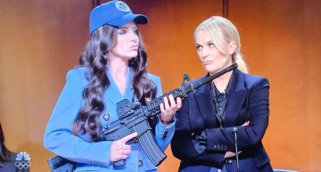 SNL Cold Open Reunites Amy Poehler & Tina Fey As Bondi & Noem