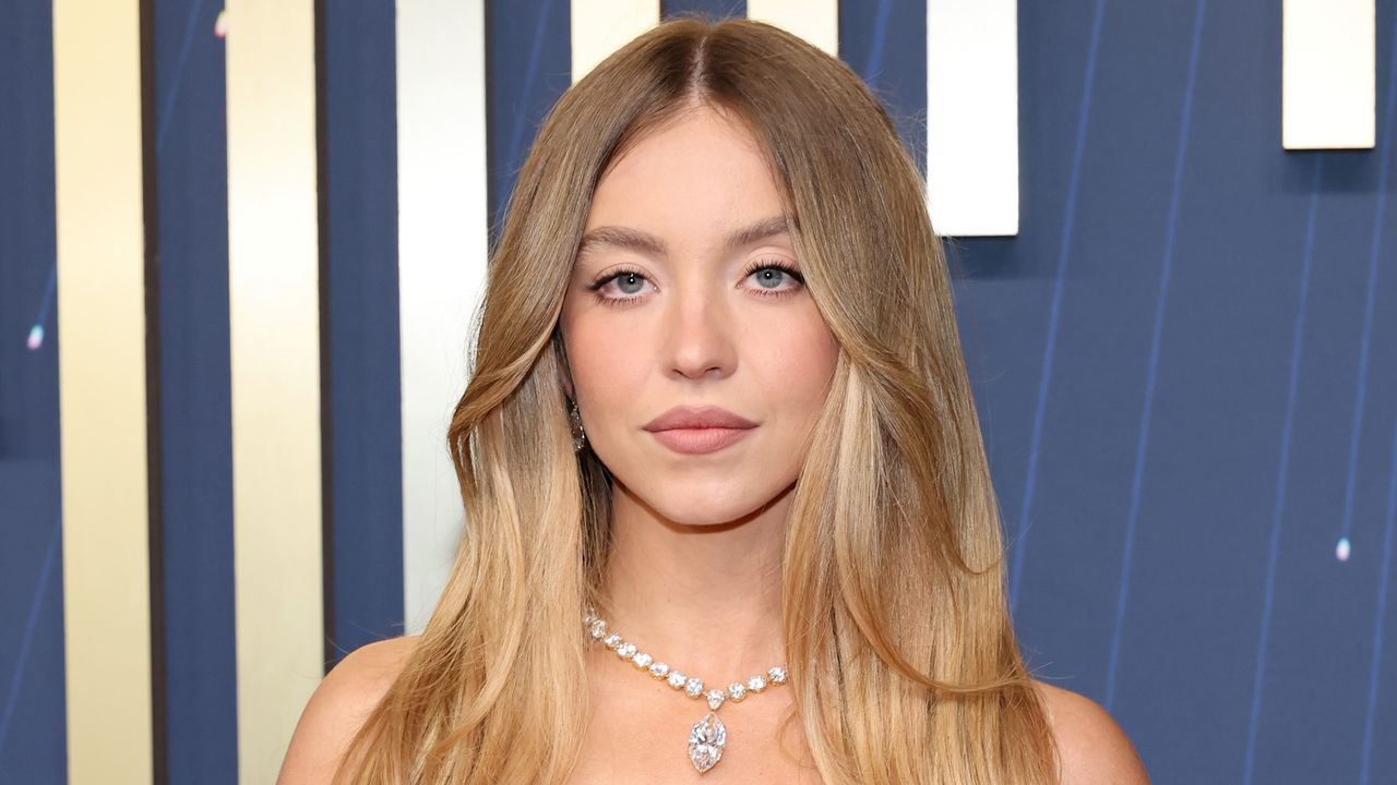 Sydney Sweeney Unveils A Short Bleached Bob