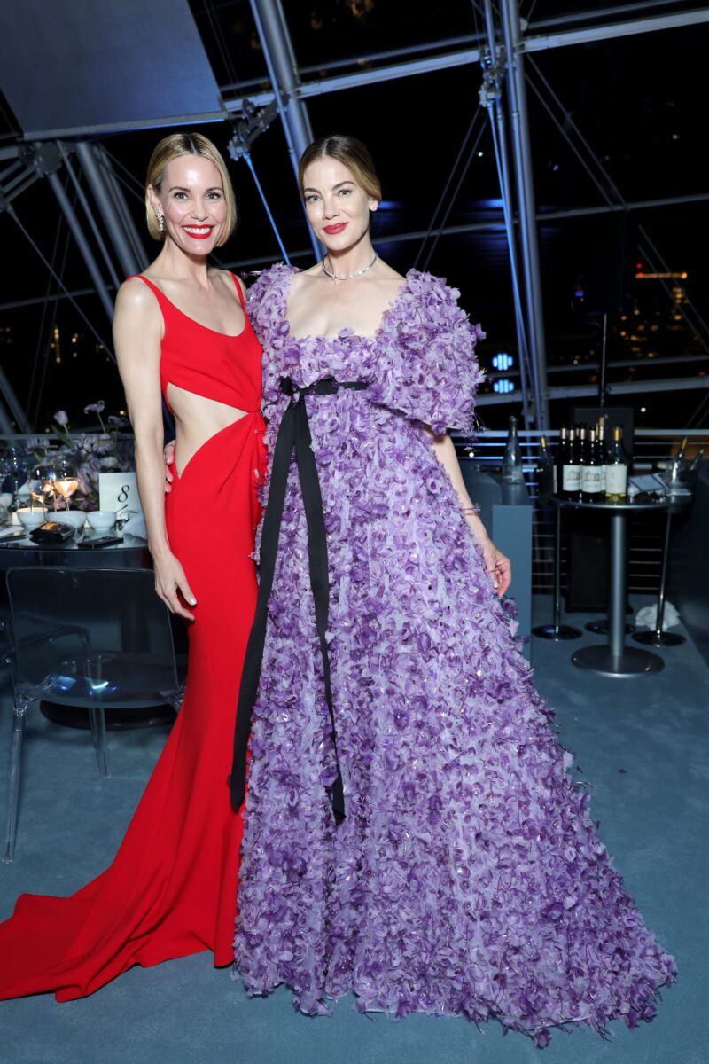 Leslie Bibb and Michelle Monaghan