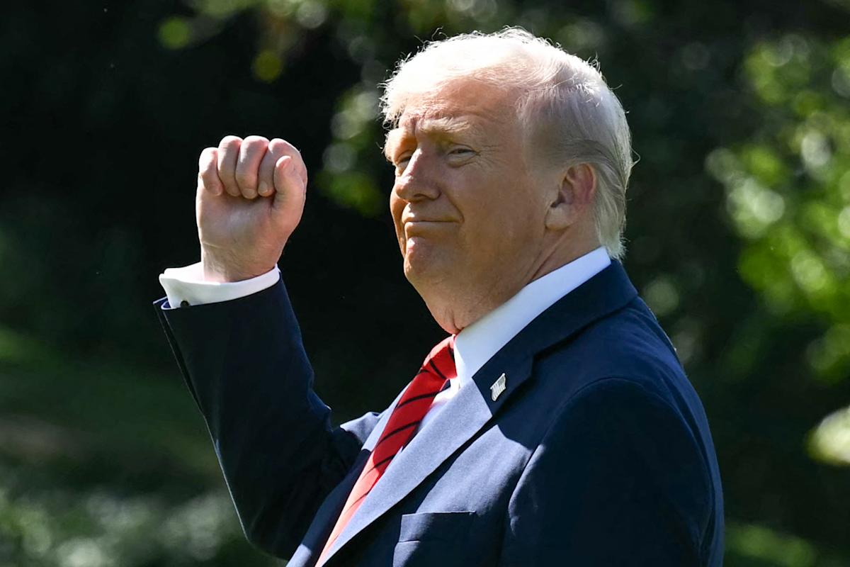 New China tariffs announced during government shutdown and AI valuation debate are a ‘perfect storm coming together,’ top economist says