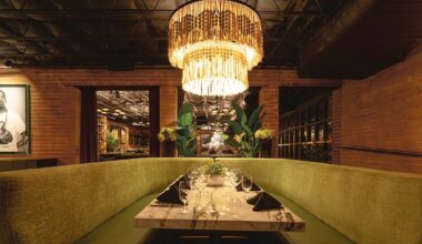 Dinner and a show are back on the menu at these North Texas dining establishments