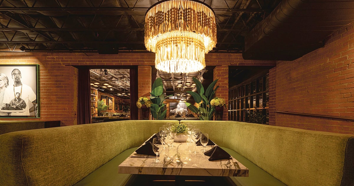 Dinner and a show are back on the menu at these North Texas dining establishments