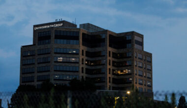 UnitedHealth shifts strategy with its massive physician network