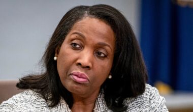 Supreme Court allows the Fed's Lisa Cook to stay in office for now as Trump pushes to fire her
