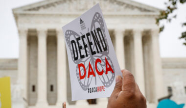 Federal govt. expected to take new DACA applications again