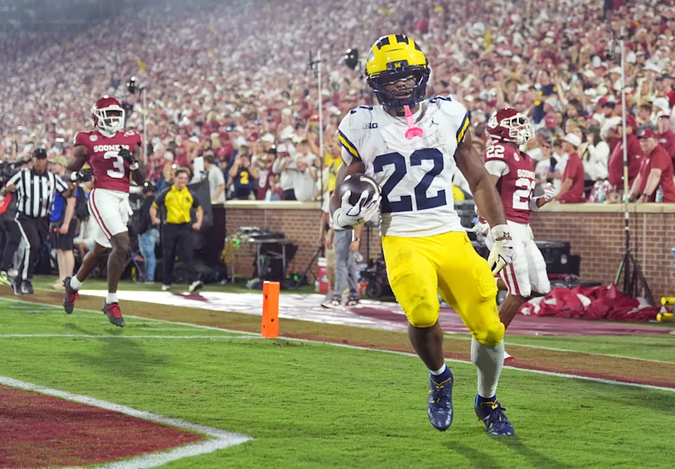 Michigan's Justice Haynes (22) scores in the second half of the college football game between the University of Oklahoma Sooner and the University of Michigan Wolverines at the Gaylord Family Ã Oklahoma Memorial Stadium in Norman, Okla., Saturday, Sept. 6, 2025.