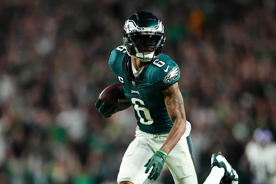 PHILADELPHIA, PA - SEPTEMBER 14: DeVonta Smith #6 of the Philadelphia Eagles runs the ball during at Lincoln Financial Field on September 14, 2023 in Philadelphia, Pennsylvania. (Photo by Cooper Neill/Getty Images)Cooper Neill&sol;Getty Images