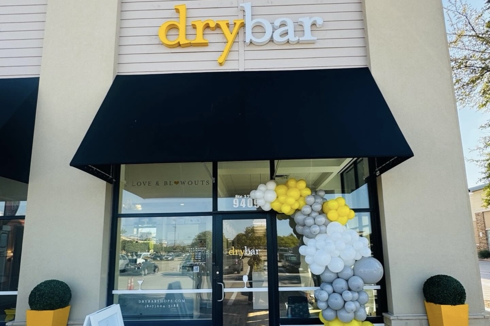 Storefront drybar