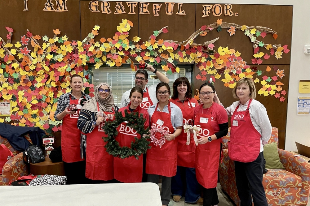 volunteers at Christmas time