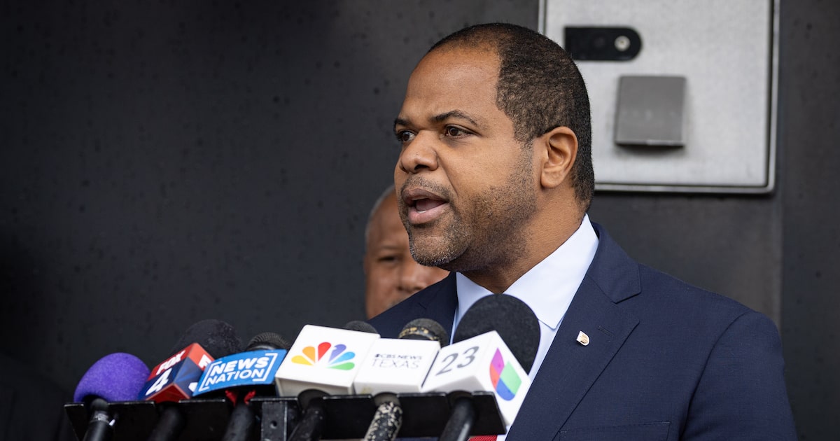 Dallas mayor wants to explore partnership with ICE after police chief declined