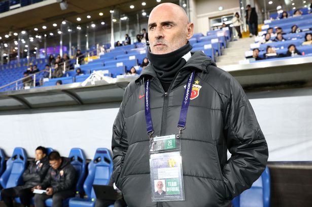 Head coach Kevin Muscat of Shanghai Port is seen prior to the AFC Champions League Elite East Region match between Ulsan HD and Shanghai Port at Ulsan Munsu Football Stadium