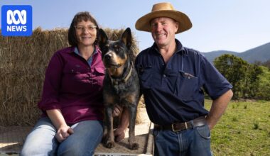 Farmers buy local pub to help foster connection in country NSW