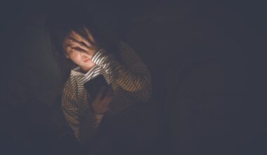 Nighttime social media use tied to mental health issues: Study