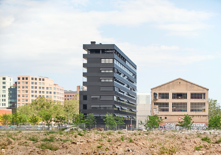45 Industrialized Social Housing Units  / Vivas Arquitectos - Exterior Photography