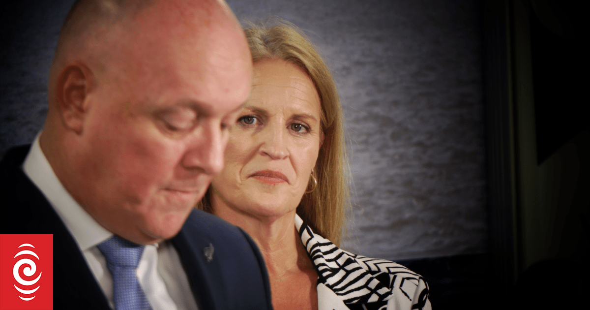 How many job hunters are there for each job ad?