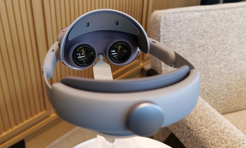 The back of the Samsung Galaxy XR headset has a handy knob for quickly loosening or tightening its headband.