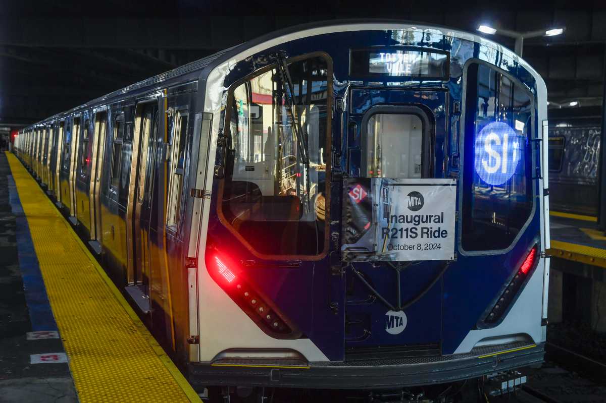 Looming Trump funding cuts could force MTA to 'make difficult choices,' new comptroller’s report says 1 The R211 train has arrived on the Staten Island Railway.
