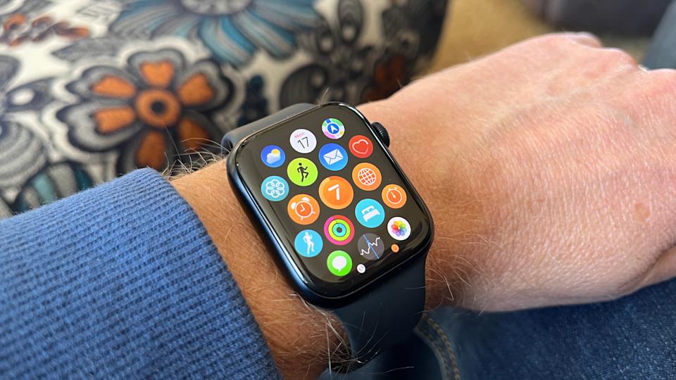 A photo showing the Apple Watch's default app view, a cluster of disorganized, hard-to-interpret icons.