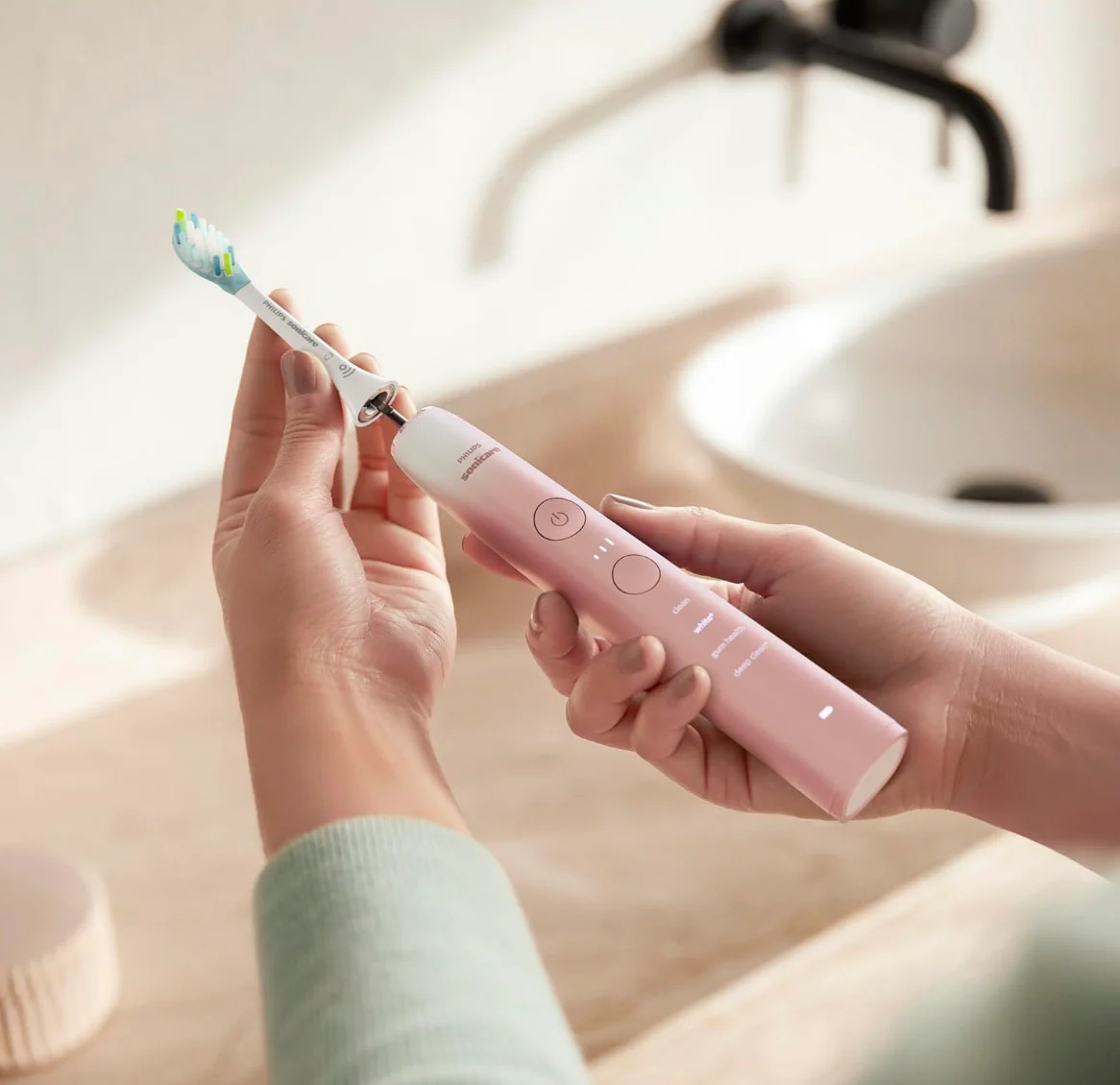 Philips Sonicare Diamondclean 9000 Special Edition Rechargeable Toothbrush (Photo via Amazon)