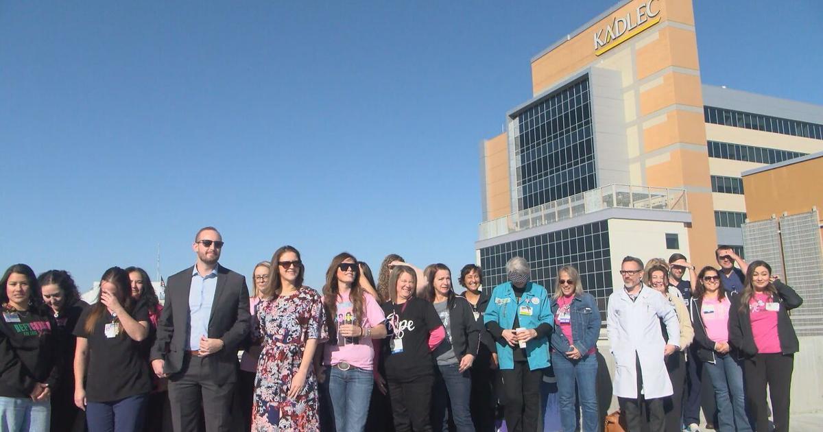 Kadlec raises breast cancer awareness flag in Richland, emphasizes genetic testing importance | News