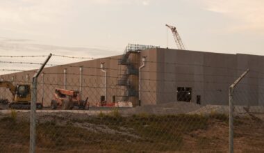 AI Capex Boom: Payoff Uncertain for Infrastructure, Data Center Wars