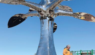 Shining sculpture takes its place at Tracy Hills intersection | Tracy Press