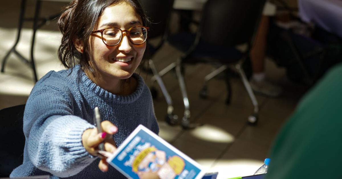 UTA Volunteers hosts Fall into Service Volunteer Fair | Campus