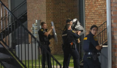 Man killed in shooting at north Houston apartment complex, suspect on the run