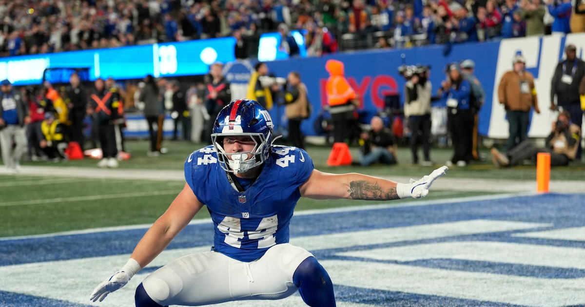 Giants RB Cam Skattebo bulldozes past Eagles for 3 TDs as New York upsets Philadelphia