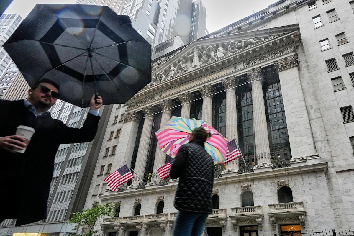 S&P 500 and Dow rise, Nasdaq slides as US-China tensions simmer, big banks report