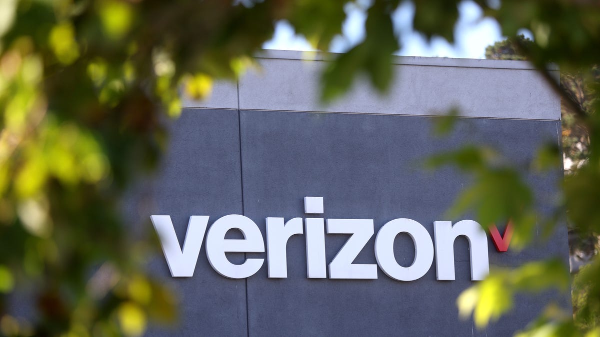 Is Verizon down today Oct. 9? Customers report outage in NJ, NYC, more