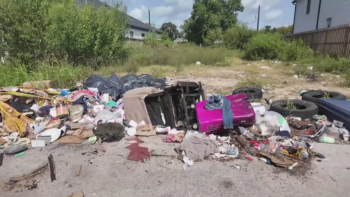 'Nothing ever gets resolved' | Residents say calls to 311 aren’t working as trash piles up in Houston's South Union community