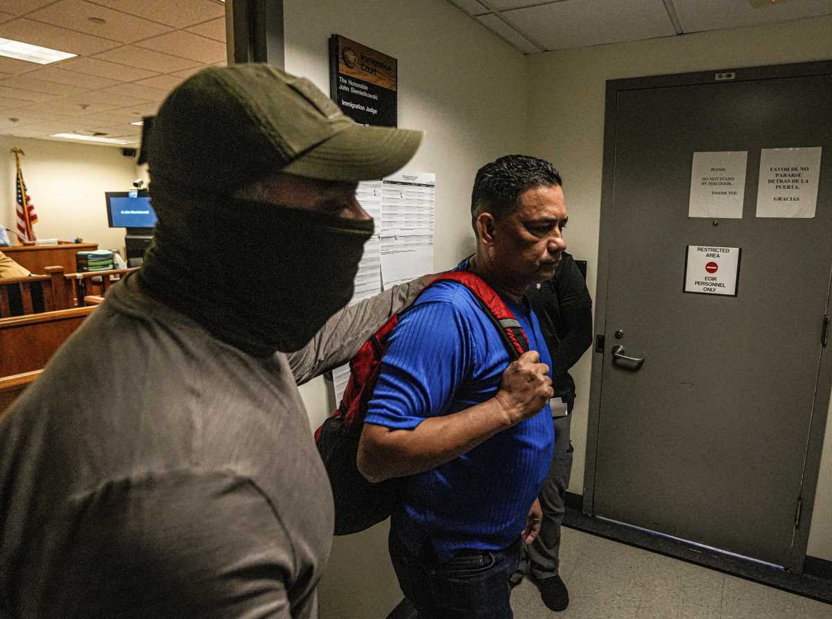 ICE in courts: Arrests of immigrants continue at Federal Plaza, leaving children in tears after families separated 2